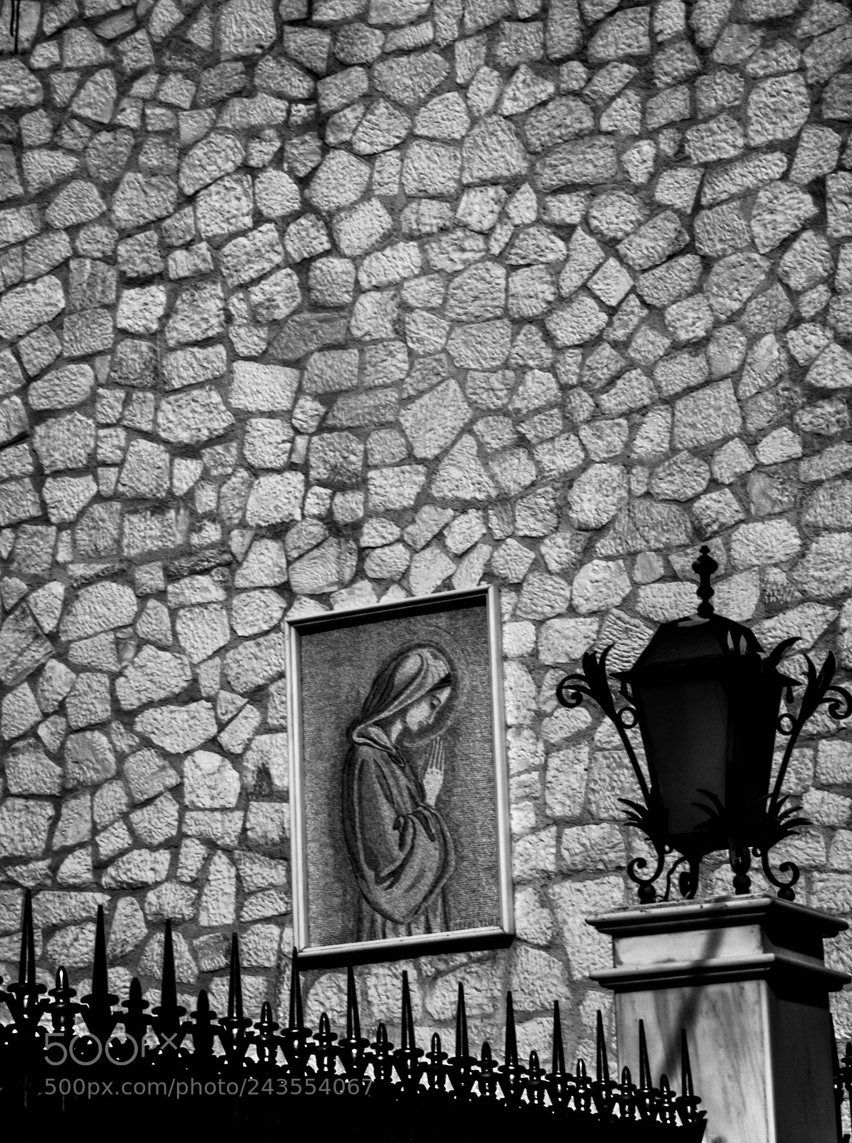 Canon EOS 500D (EOS Rebel T1i / EOS Kiss X3) sample photo. Prayers behind doors photography