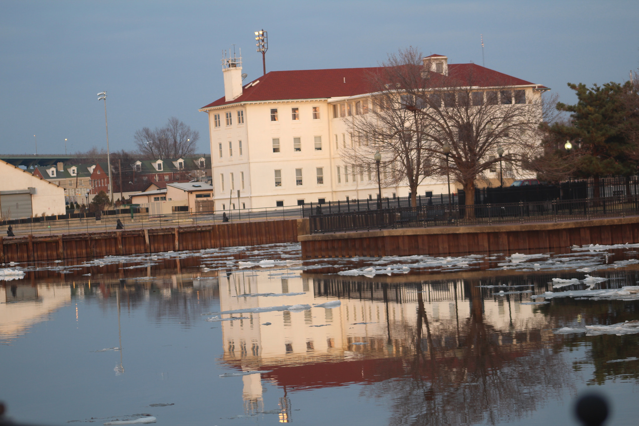 Canon EOS 1300D (EOS Rebel T6 / EOS Kiss X80) + EF75-300mm f/4-5.6 sample photo. Coastguard building and it’s reflection on an icy river photography