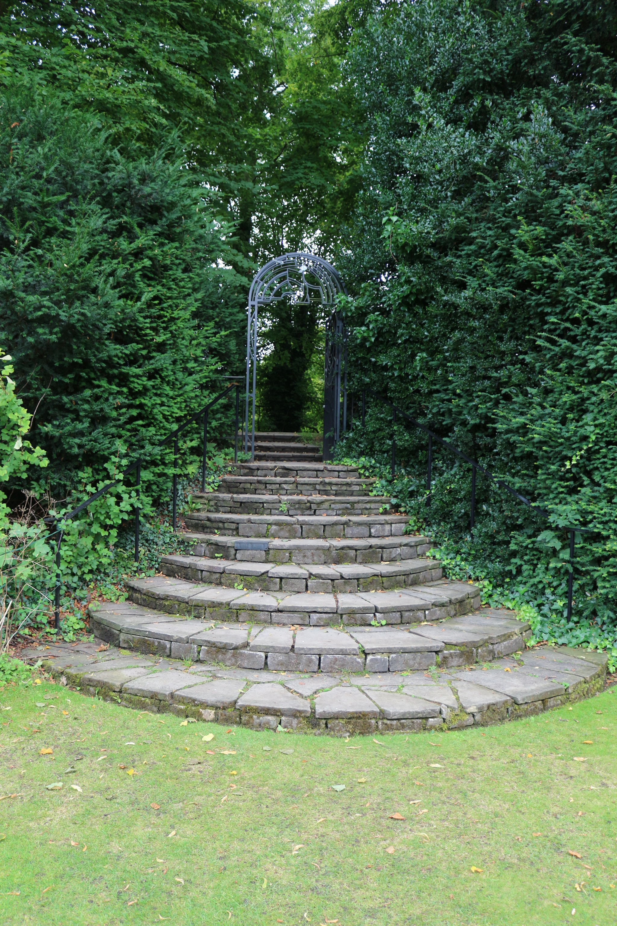 Canon EOS M10 sample photo. Garden steps 2017 photography