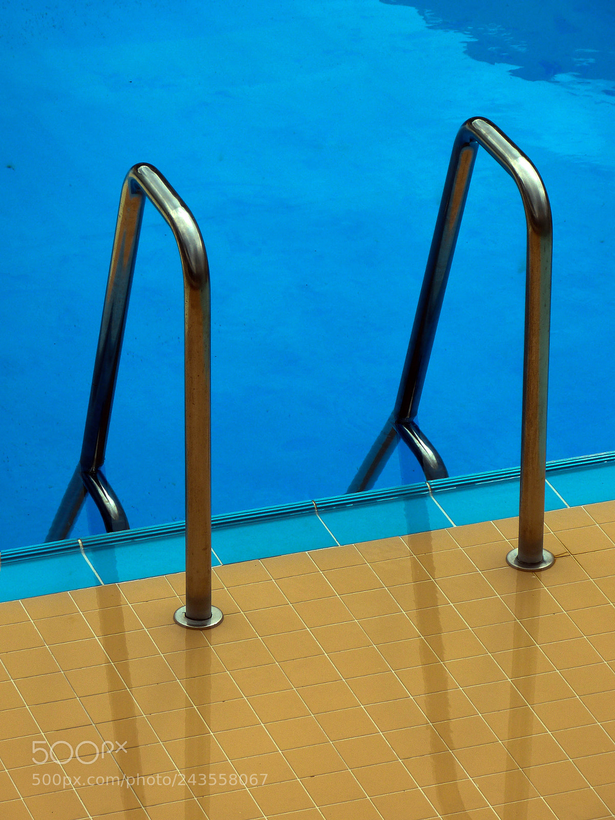 Panasonic Lumix DMC-FZ150 sample photo. Blue pool. photography