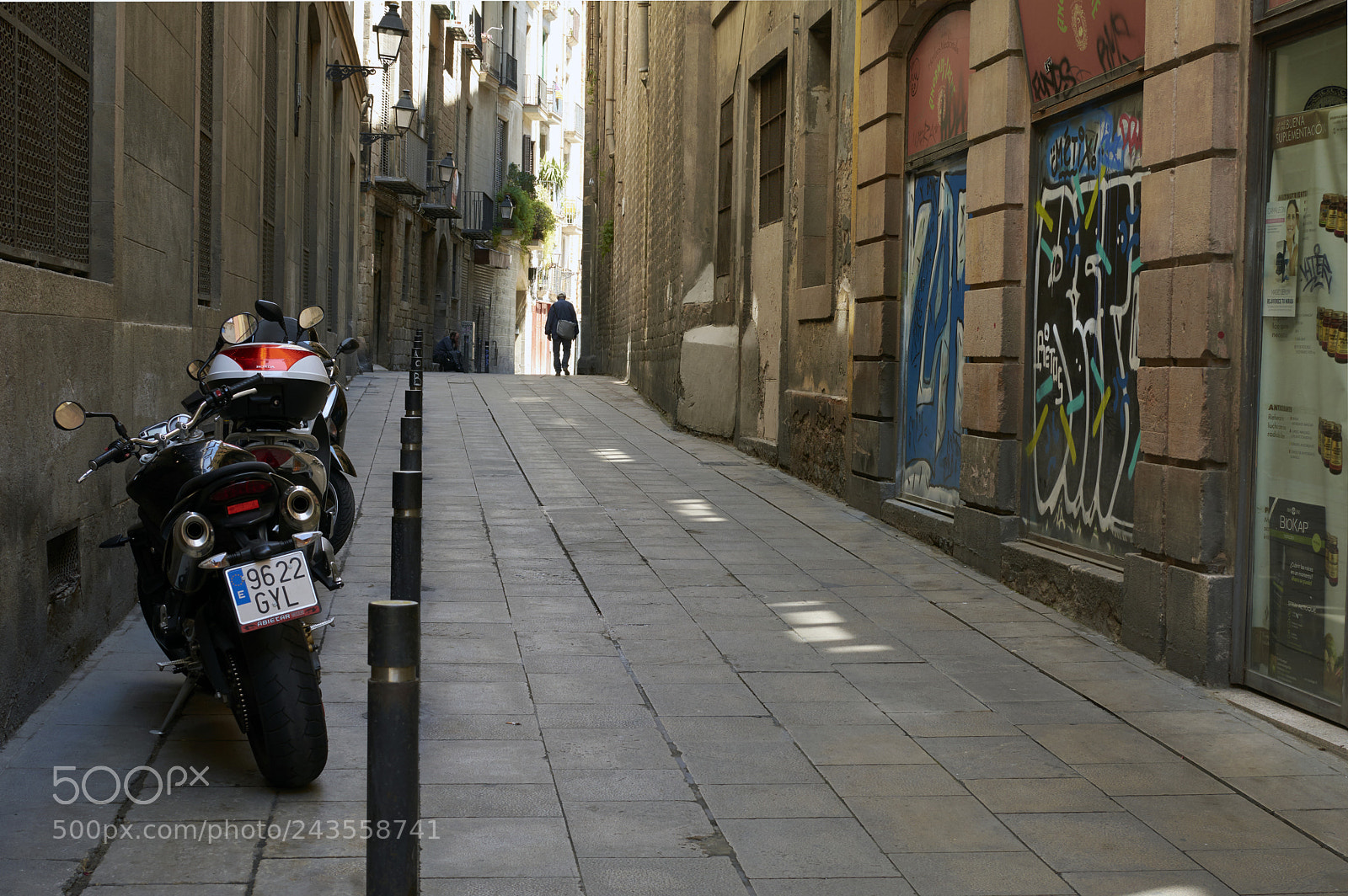 Nikon D7100 sample photo. Barcelona side street photography