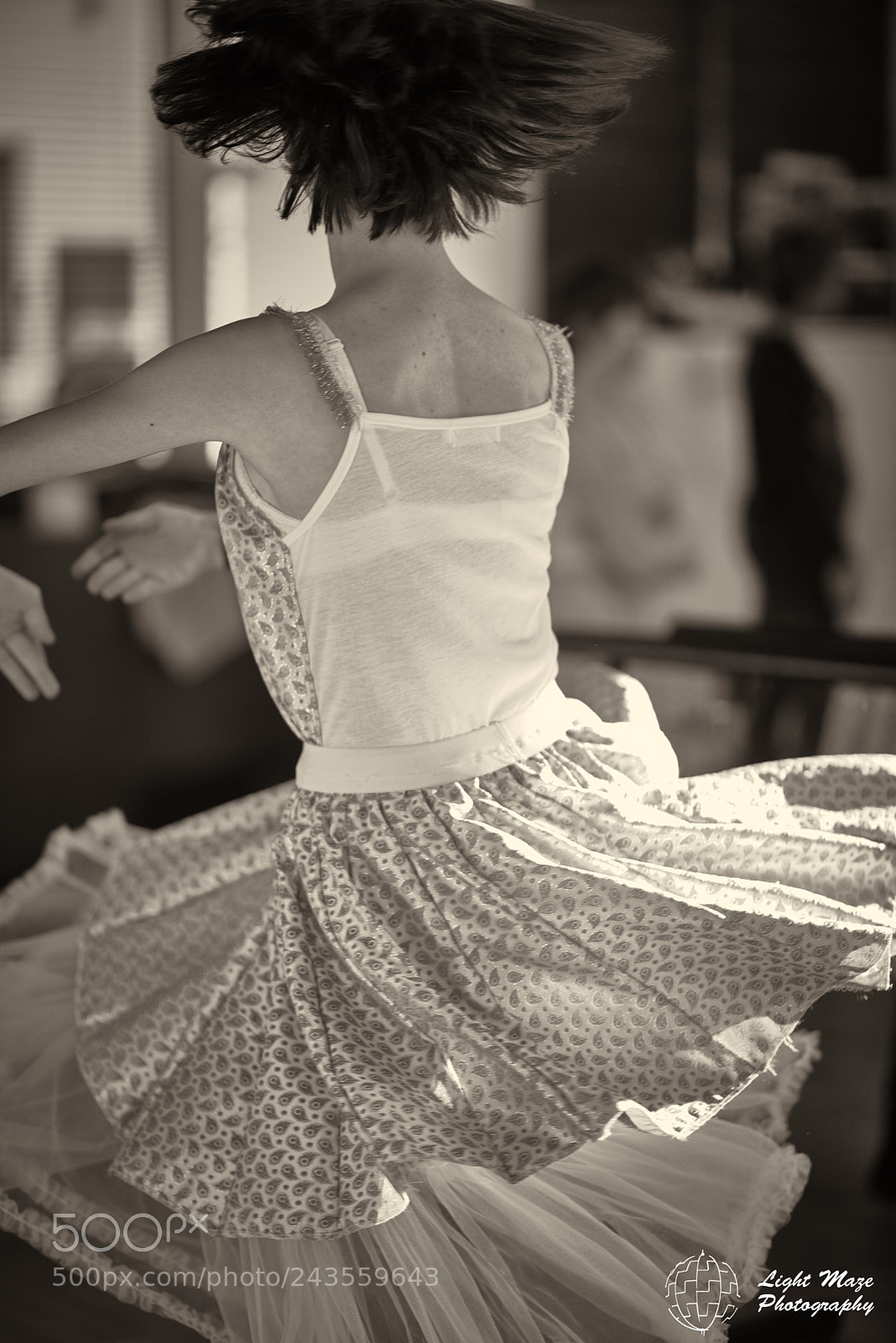 Nikon D800E sample photo. Standing on tip-toe 25 photography