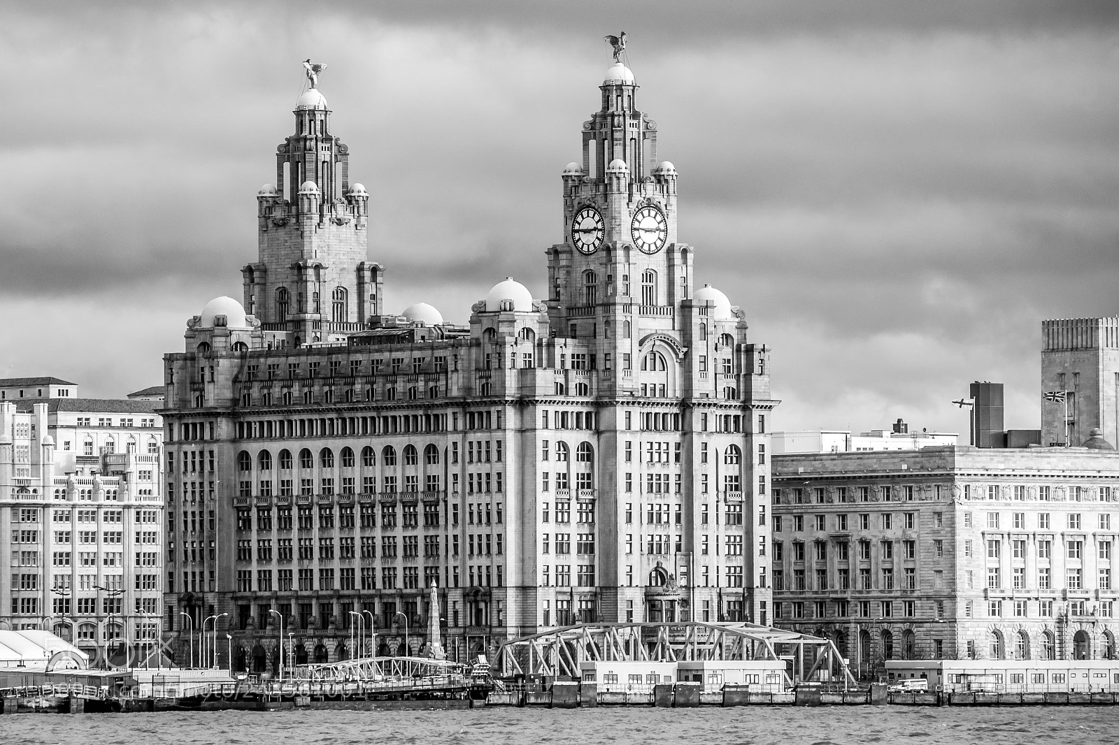 Olympus OM-D E-M10 sample photo. Liverpool liver building photography