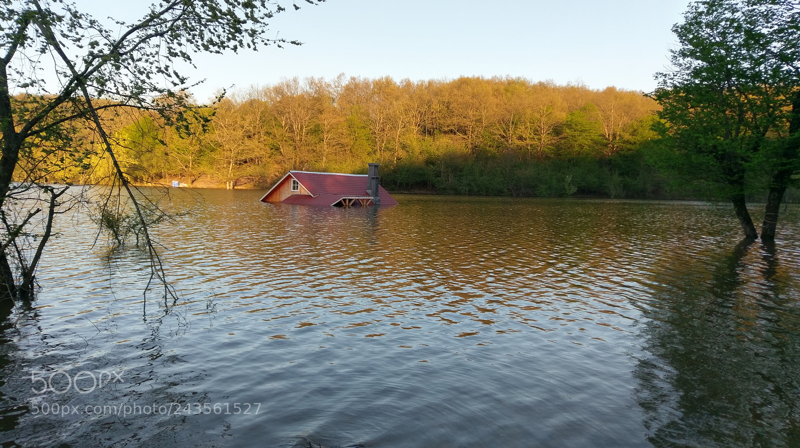 HTC 10 sample photo. A house on the photography