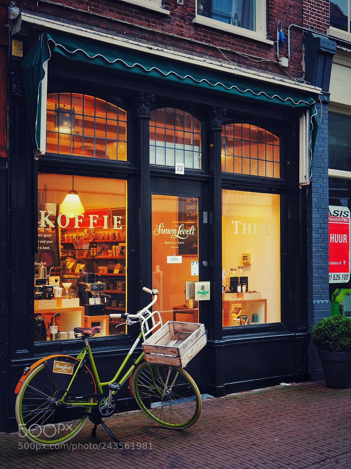 Olympus OM-D E-M10 II sample photo. Coffee and tea store photography