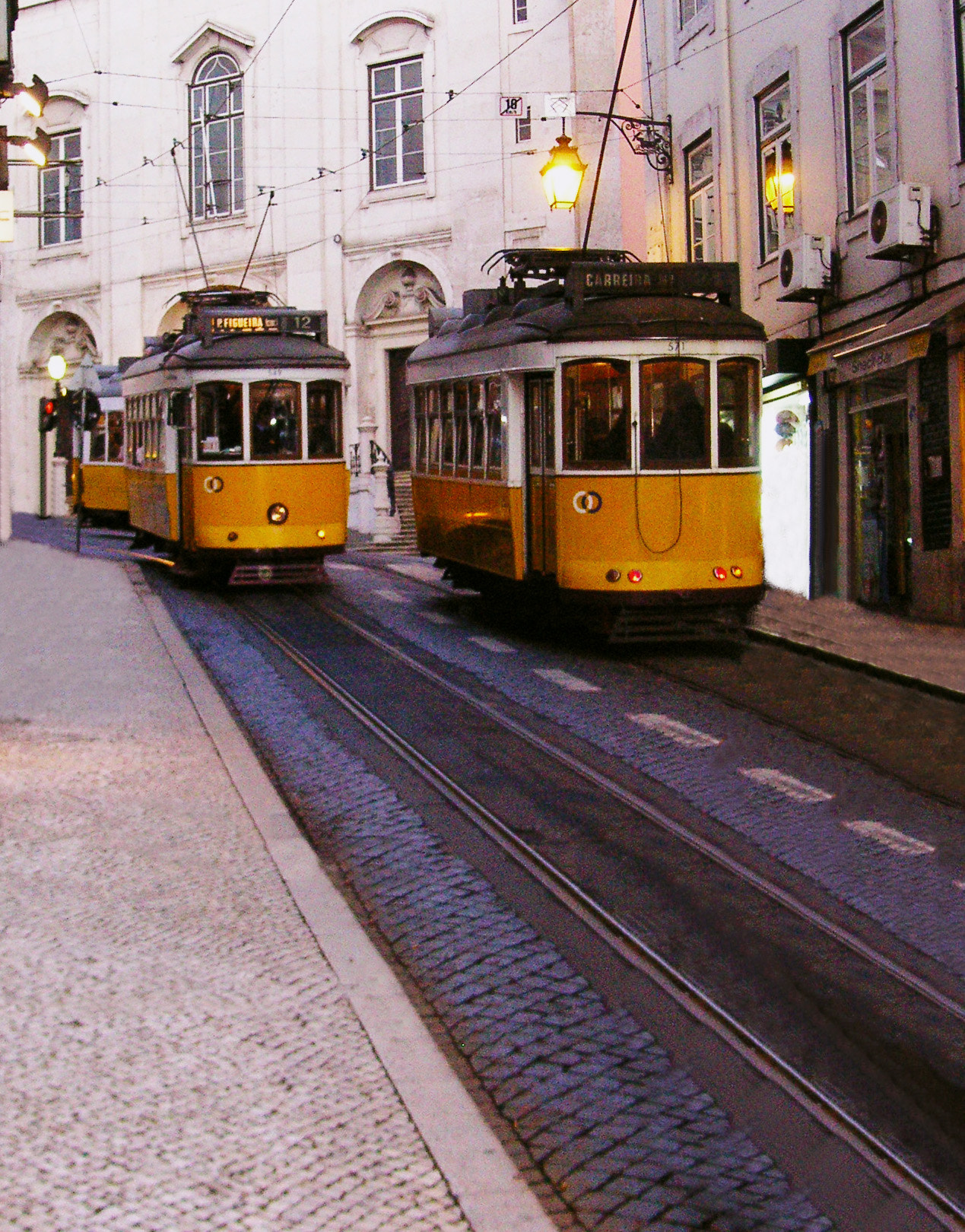 KONICA MINOLTA DiMAGE X50 sample photo. Tranvías. lisboa photography