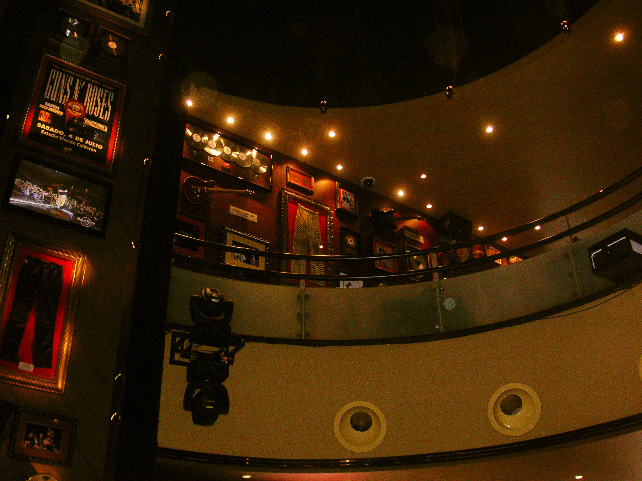 KONICA MINOLTA DiMAGE X50 sample photo. Hard rock cafe. lisboa photography