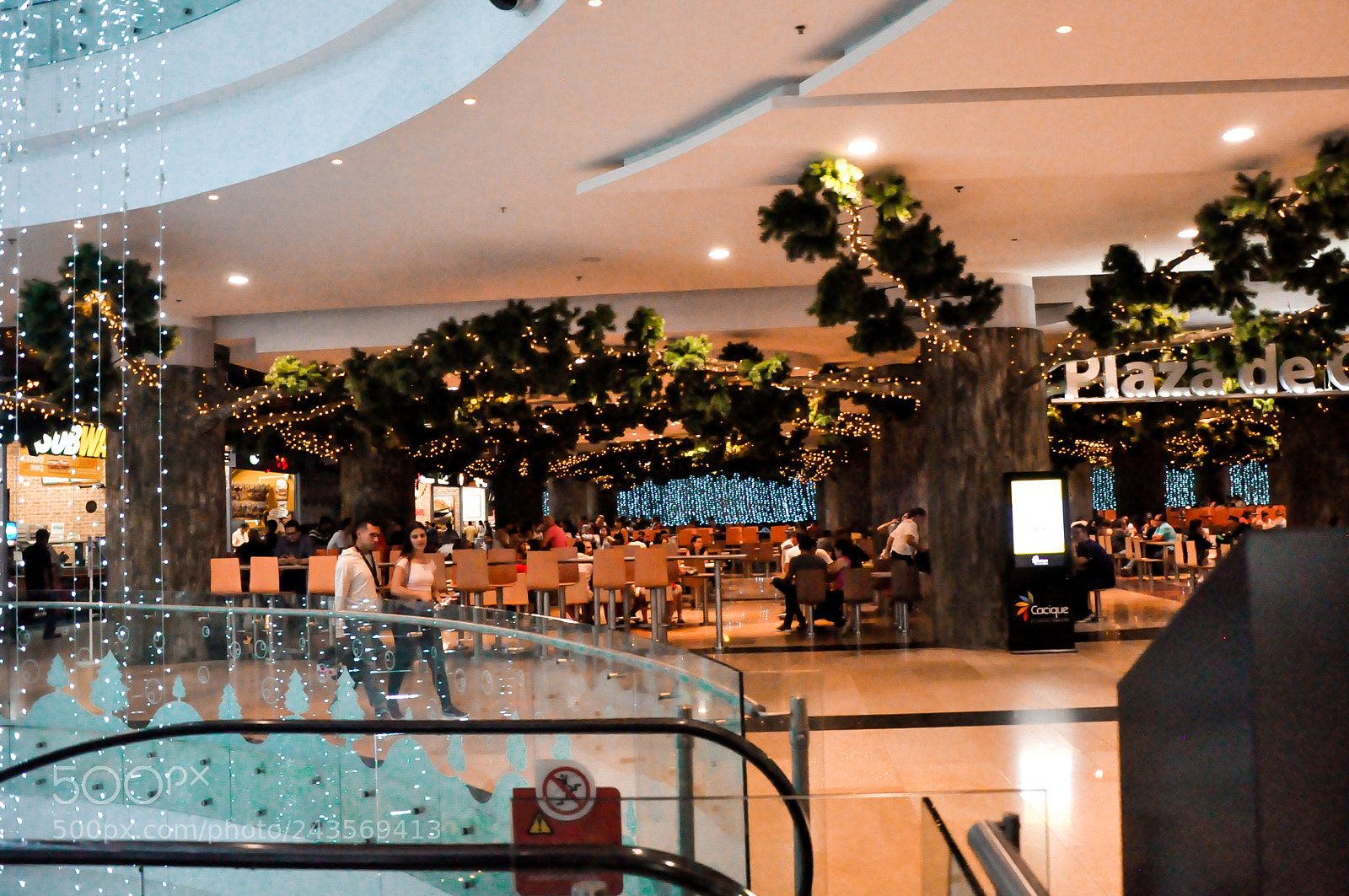Nikon D90 sample photo. Mall photography