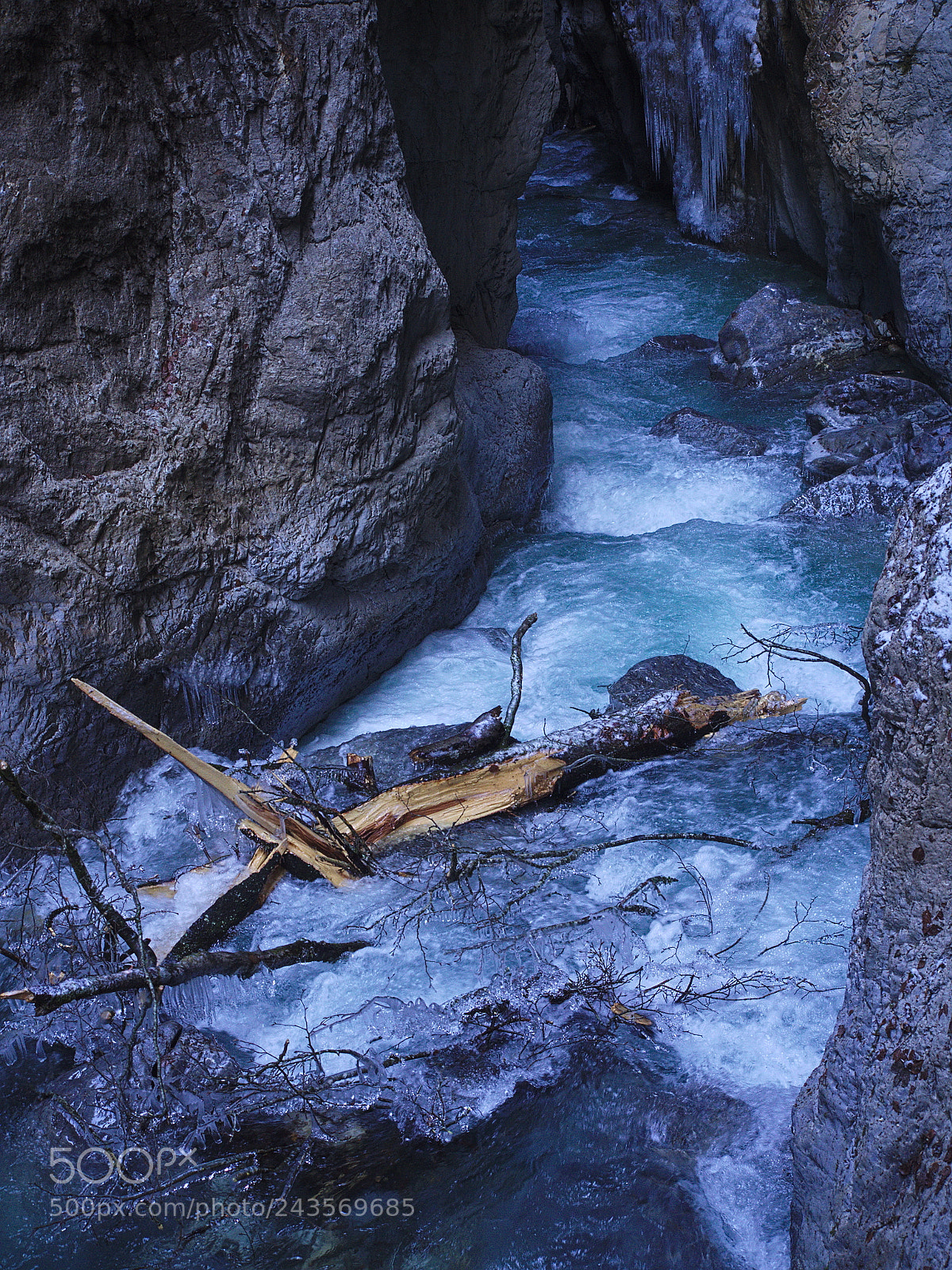 Olympus PEN E-PL5 sample photo. Frozen water photography