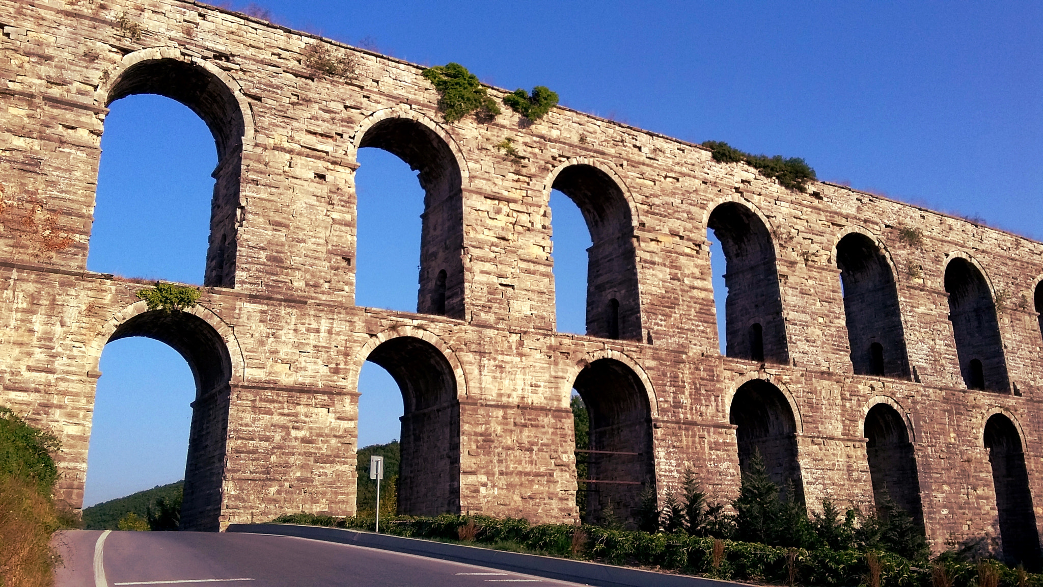 Samsung Galaxy E5 sample photo. Valens aqueduct photography