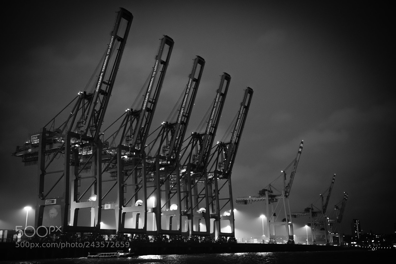 Nikon D750 sample photo. Hamburg harbor at dusk photography