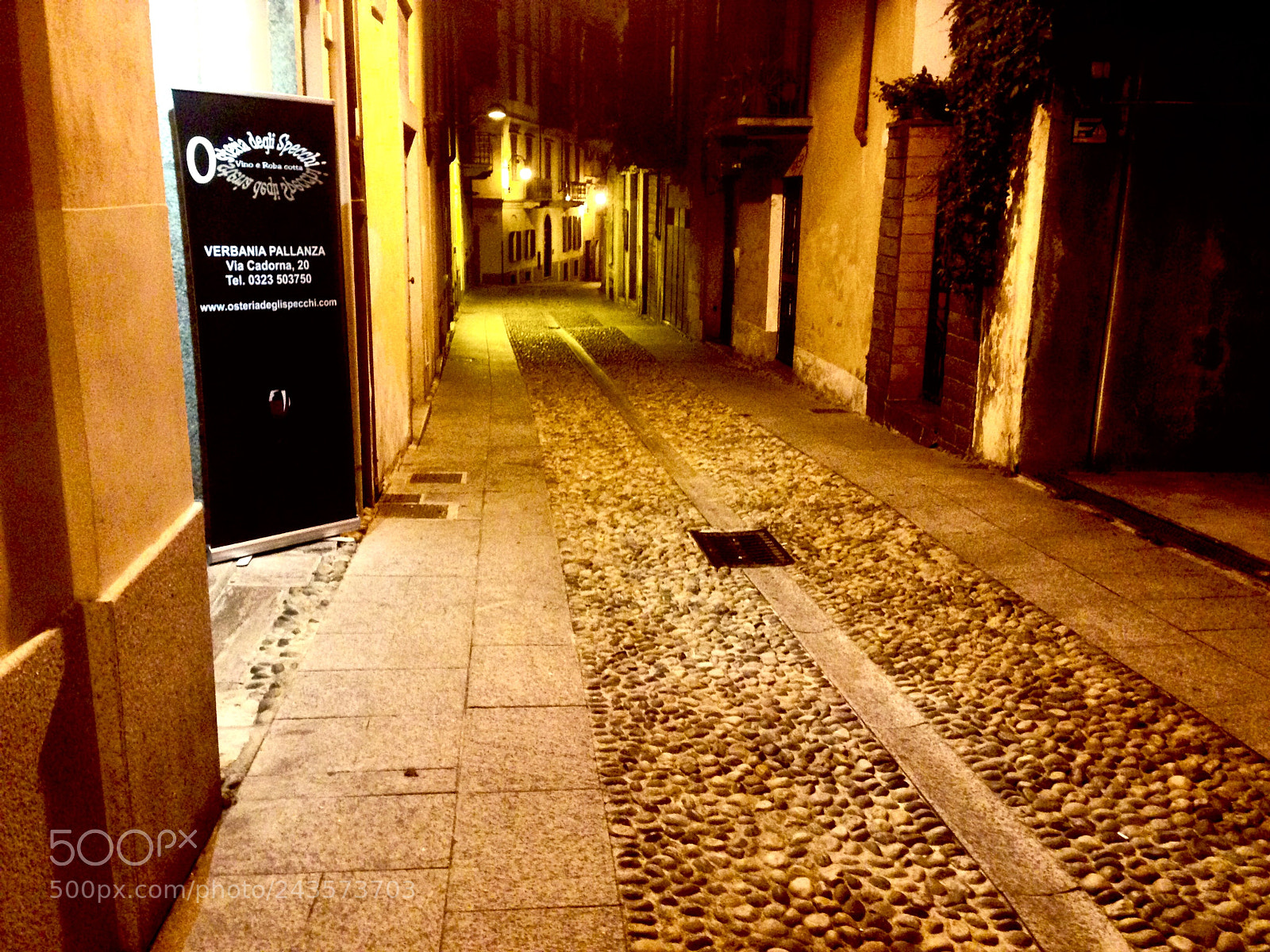 Apple iPhone 5 sample photo. Alley photography