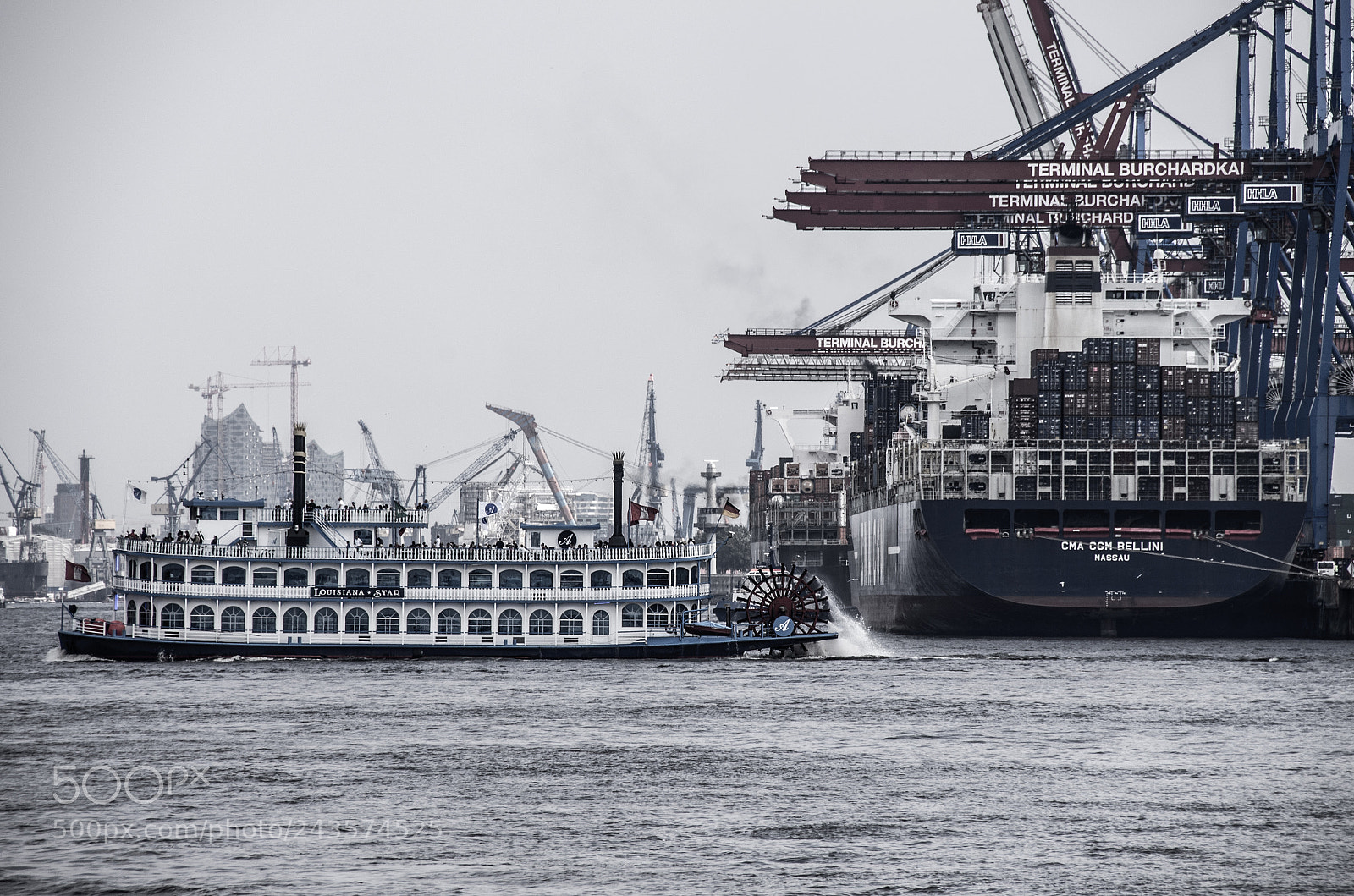 Pentax K-5 sample photo. Schaufelraddampfer im hamburger hafen photography
