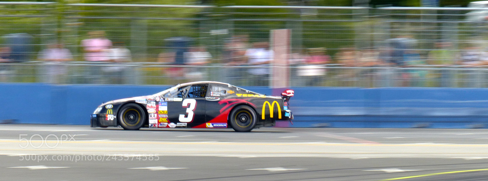 Panasonic Lumix DMC-FZ200 sample photo. Nascar photography