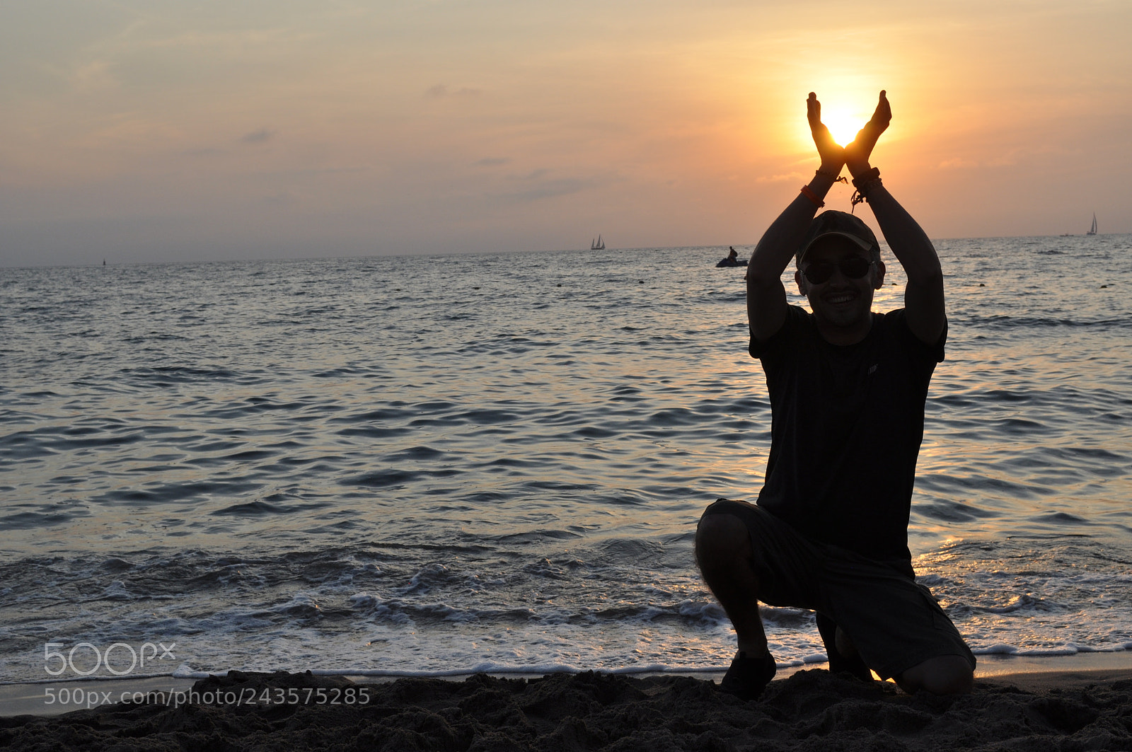 Nikon D5000 sample photo. Sun in my hands photography