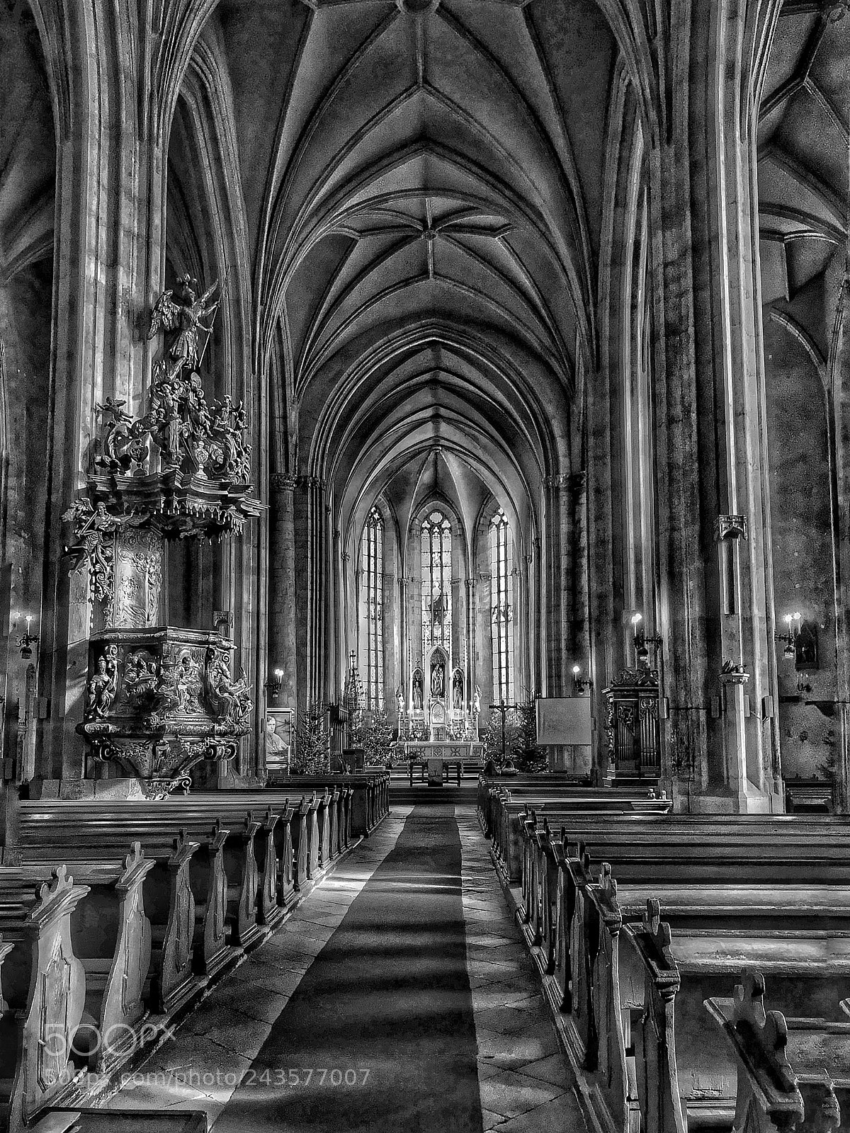 Apple iPhone 7 sample photo. B&w cathedral photography
