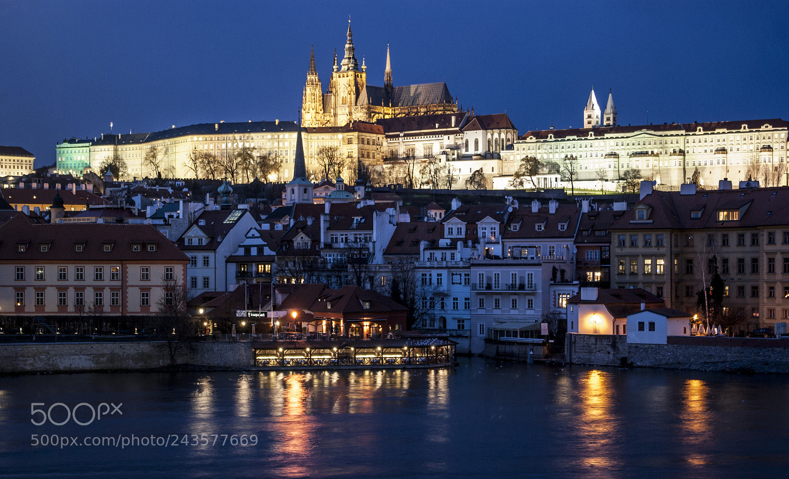 Pentax K10D sample photo. Prag in der nacht photography