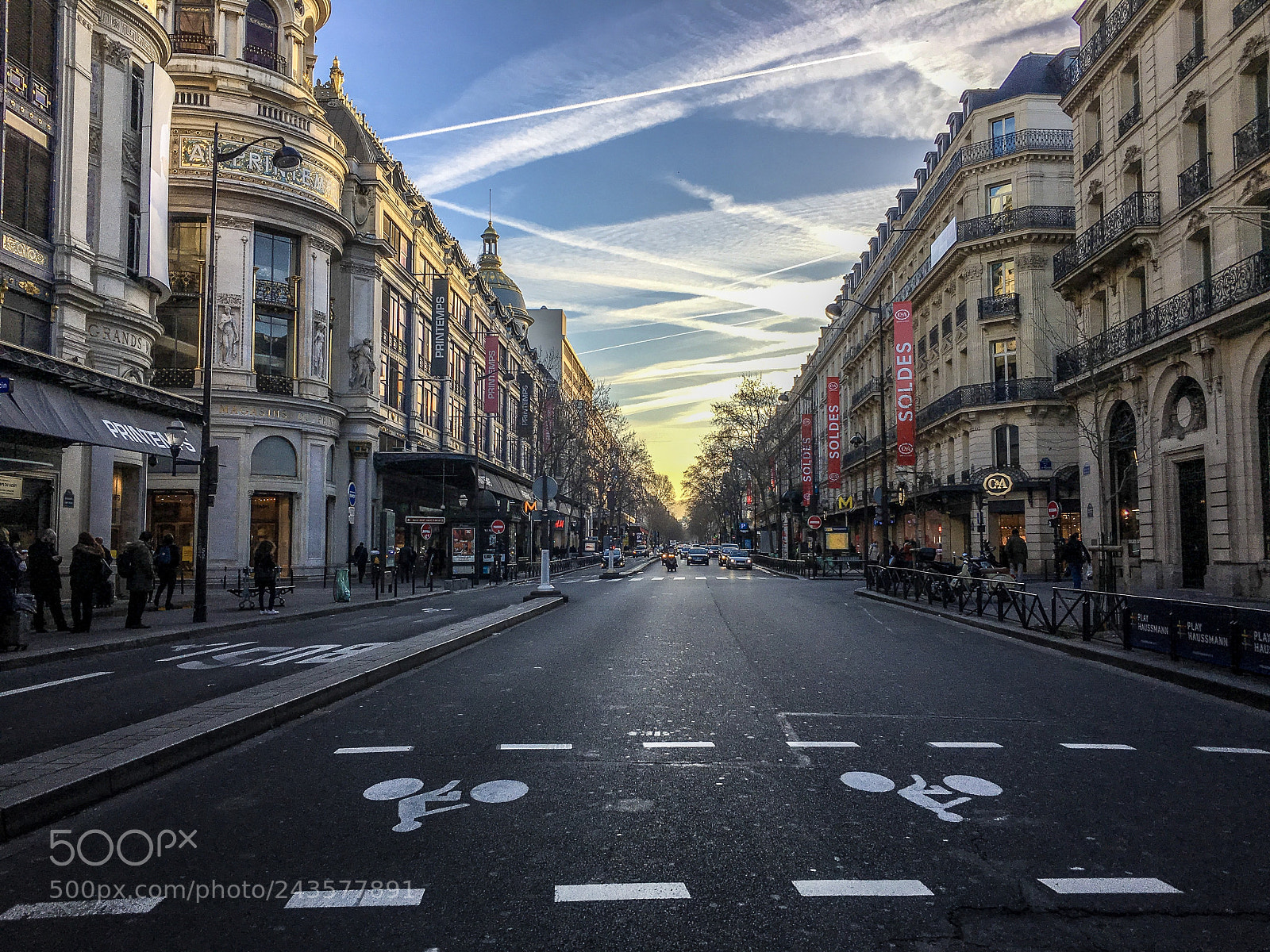 Apple iPhone 6s sample photo. Haussmannian strolls photography