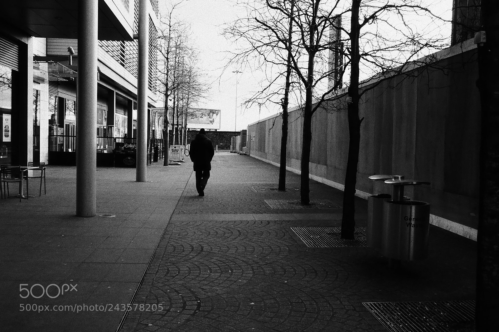 Olympus PEN-F sample photo. The lonely stroll photography