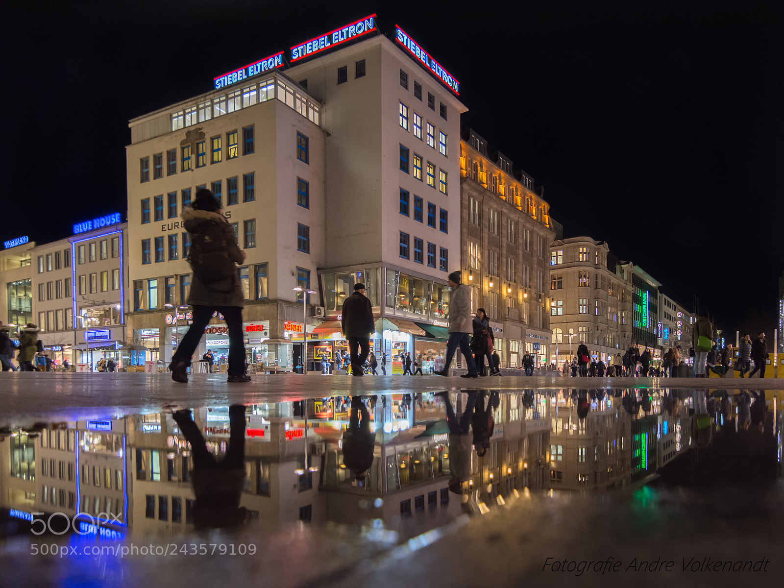 Nikon D7200 sample photo. Hannover puddle night photography