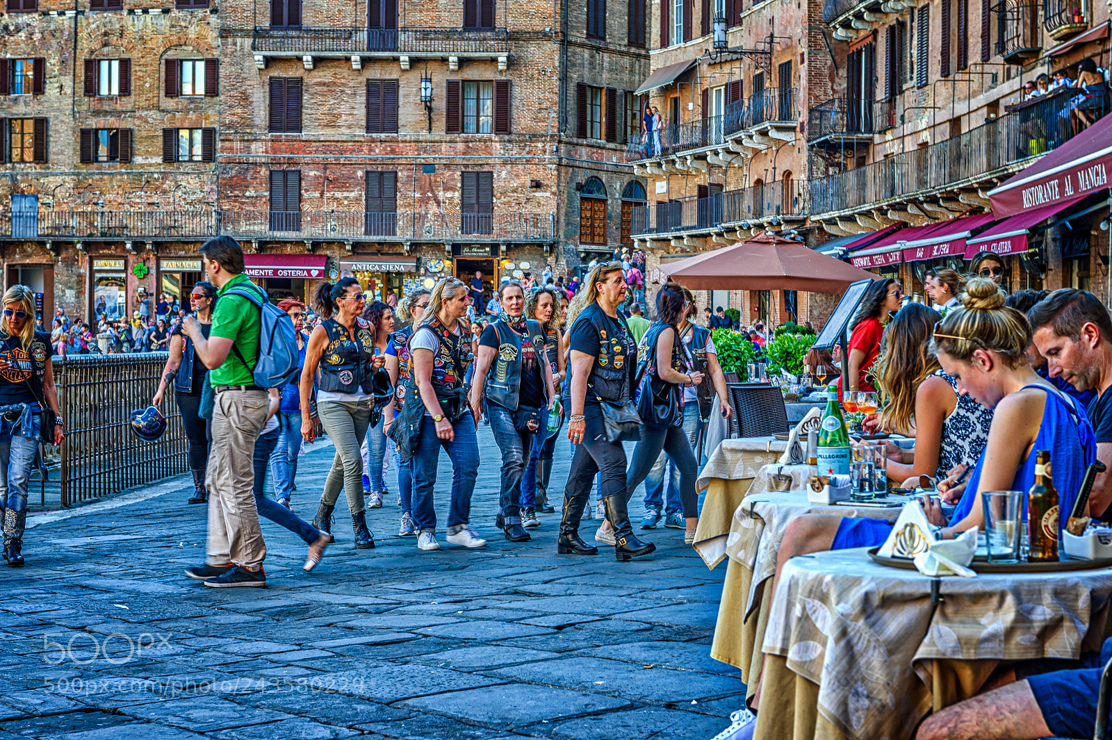 Nikon D4S sample photo. It's 17 44h and photography