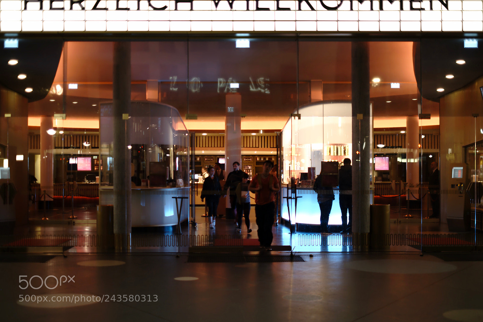 Fujifilm X-T1 sample photo. Glossy city photography