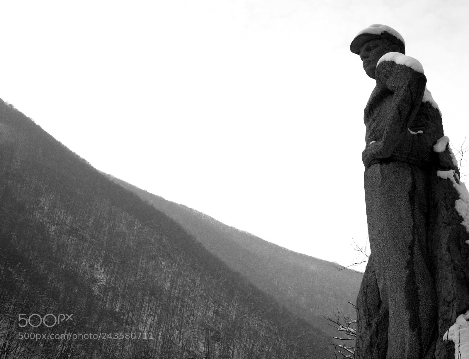 Olympus OM-D E-M10 II sample photo. Road builders monument photography