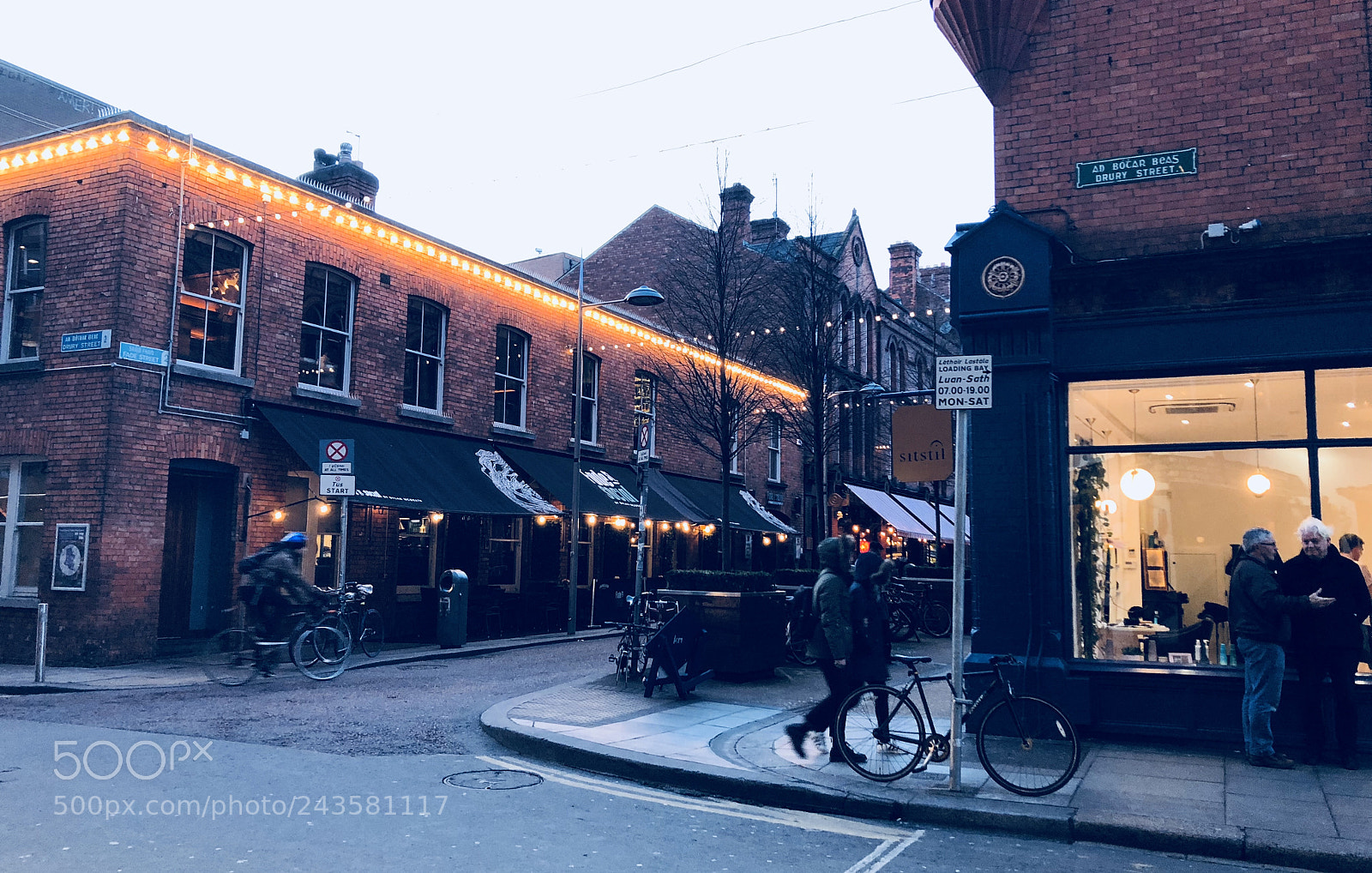 Apple iPhone 8 Plus sample photo. Fade street photography