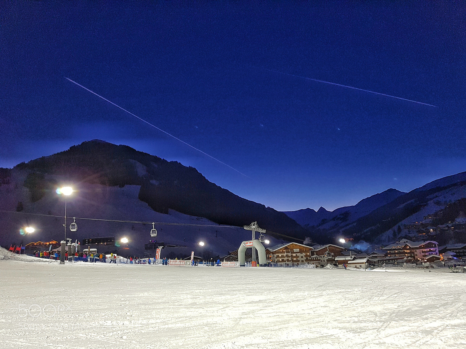 Samsung Galaxy S7 Edge sample photo. Nightskiing photography