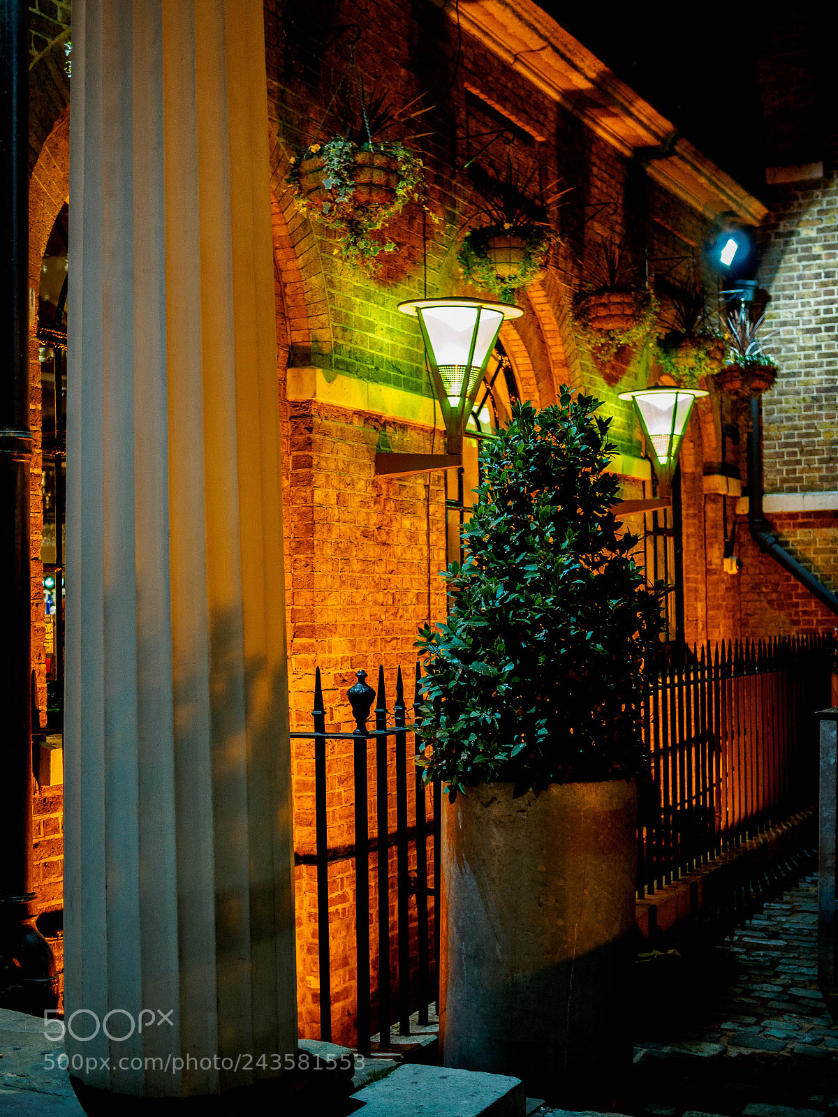 Olympus PEN E-PL7 sample photo. Pub entrance photography