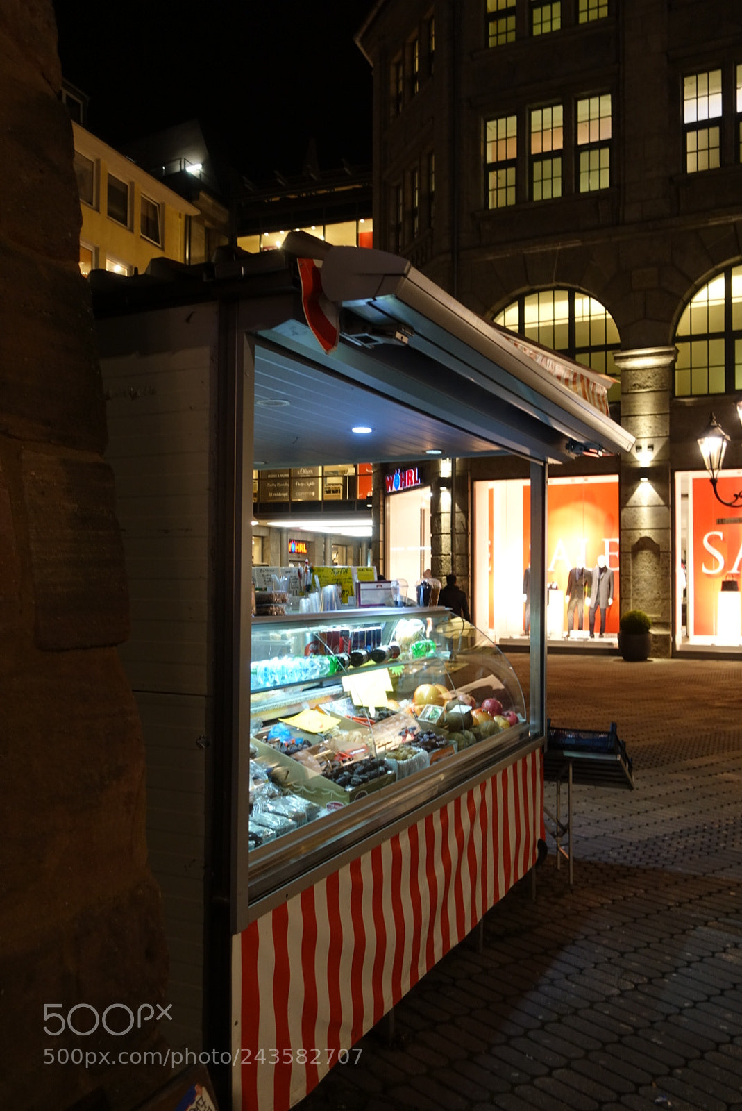 Sony DSC-RX100M5 sample photo. Candy night photography