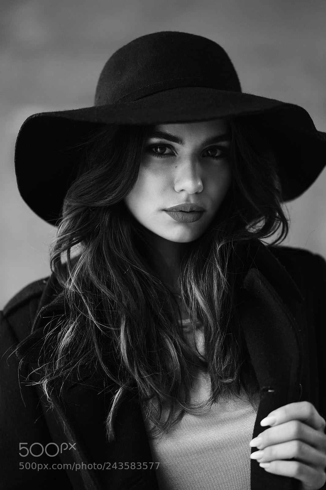 Sony a7 II sample photo. Woman and hat photography