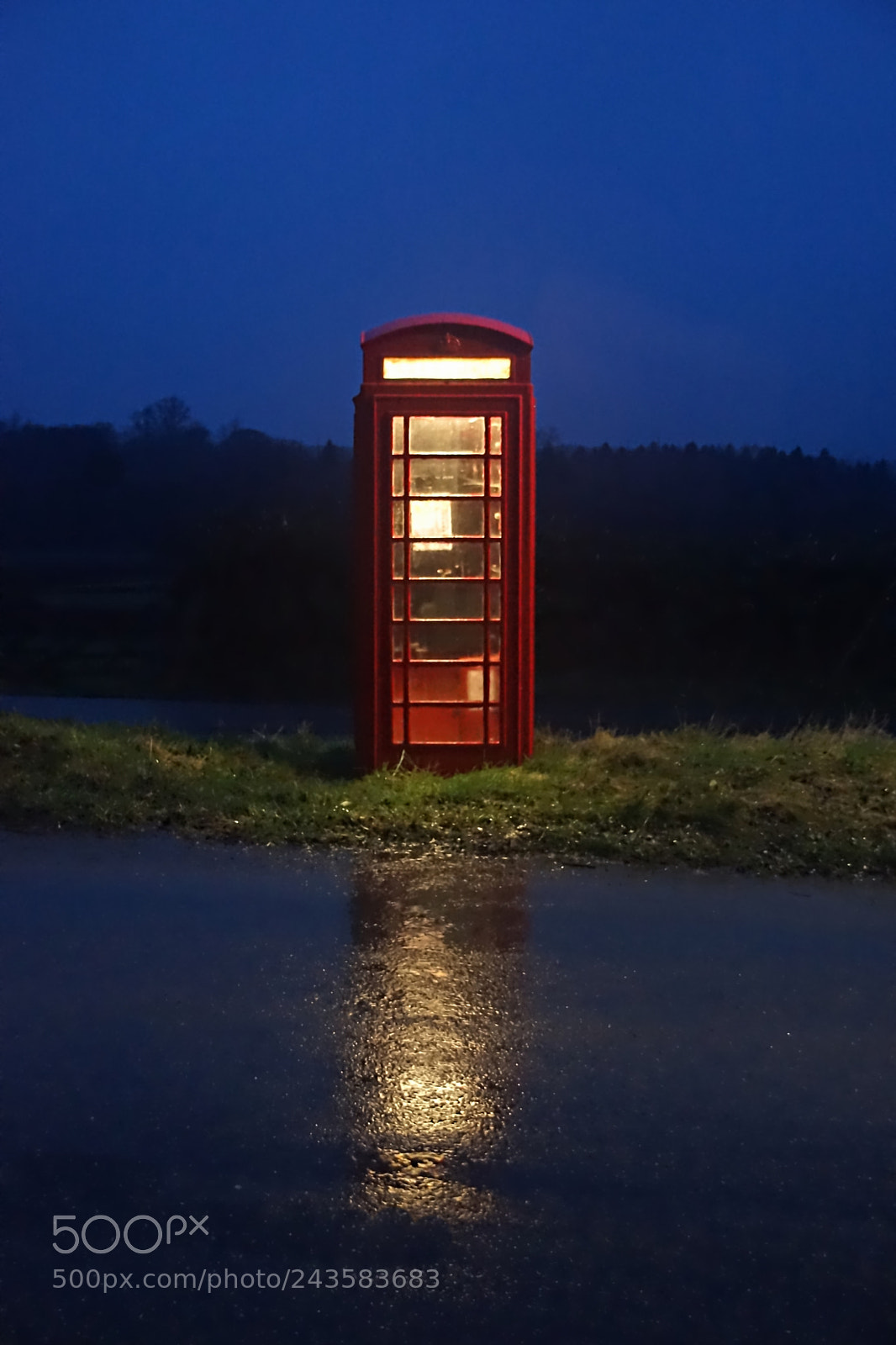 Sony SLT-A65 (SLT-A65V) sample photo. Red frame white light photography