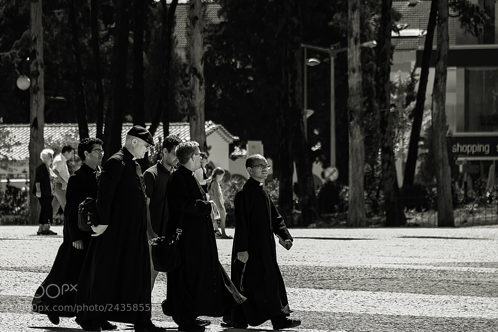 Canon EOS 500D (EOS Rebel T1i / EOS Kiss X3) sample photo. Men in black. photography