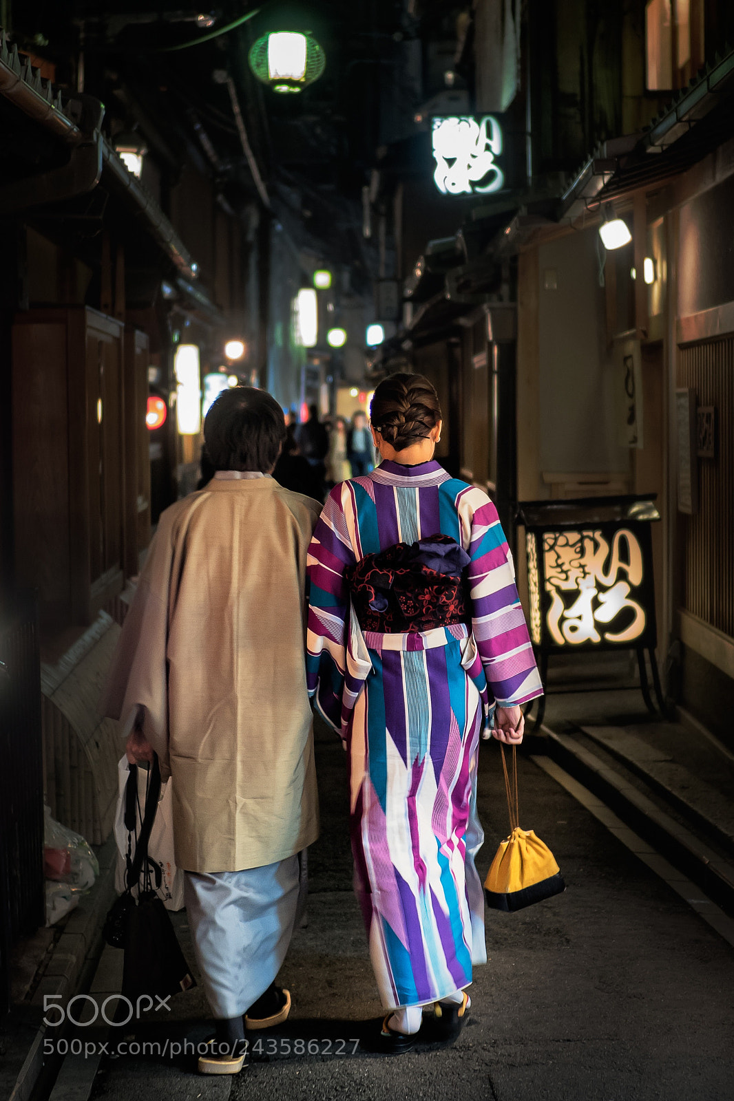 Olympus OM-D E-M5 II sample photo. Kyoto pontocho photography