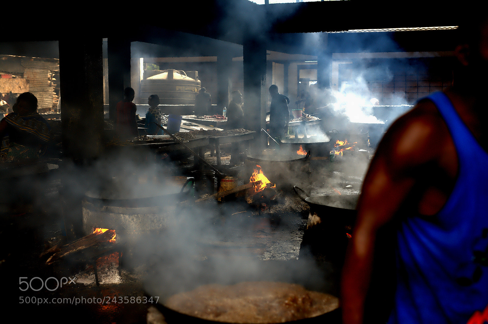 Canon EOS 5D sample photo. Frying fish in the photography