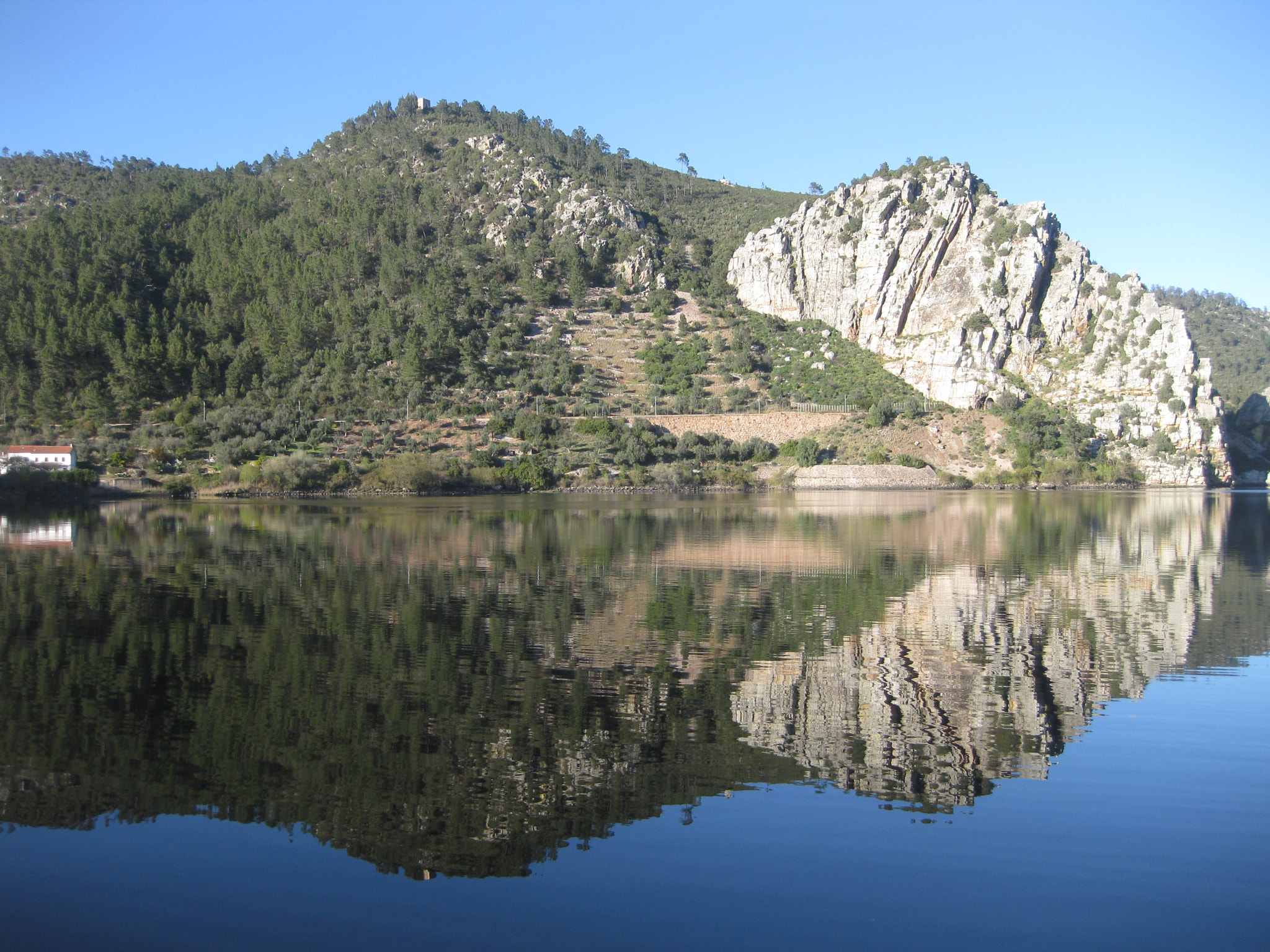 Canon PowerShot SD770 IS (Digital IXUS 85 IS / IXY Digital 25 IS) sample photo. Rio tejo - the perfect mirror photography