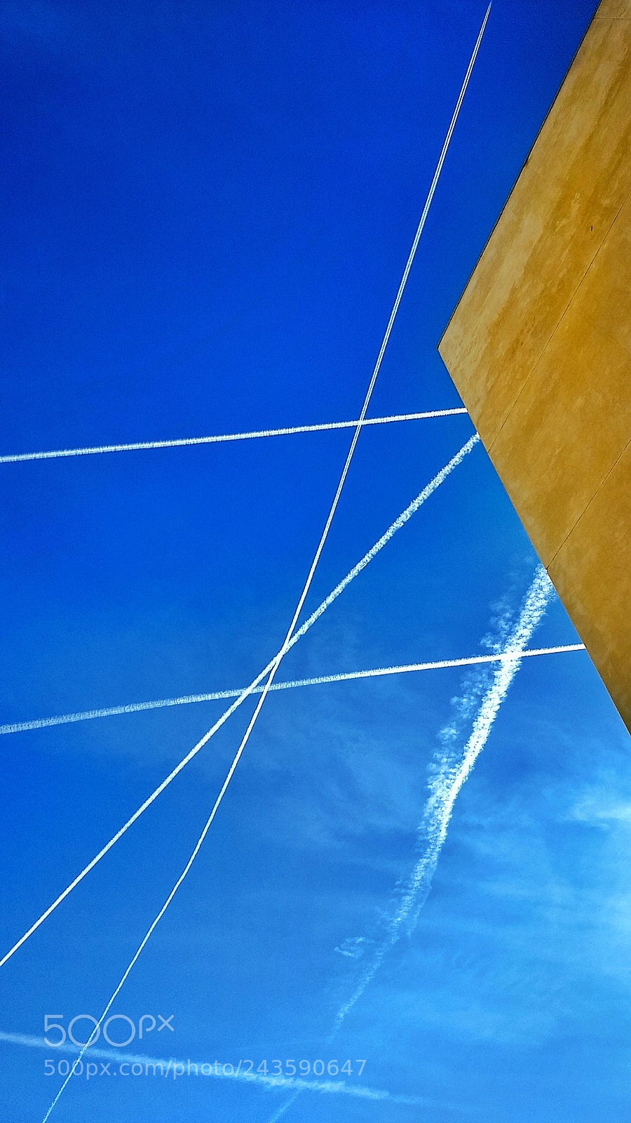 Motorola Moto G (5) Plus sample photo. Chemtrail day photography