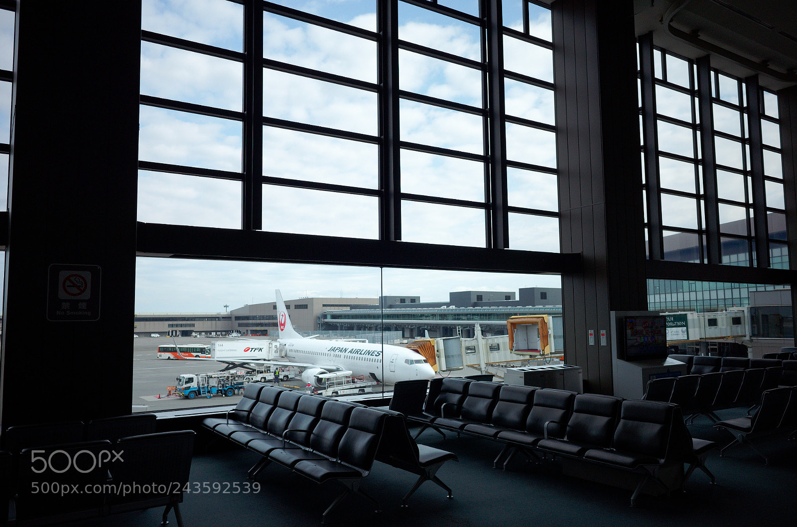Ricoh GR II sample photo. Airport boarding gate photography