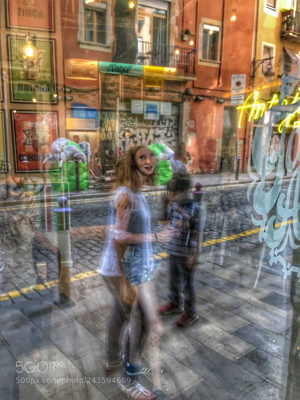 Apple iPhone 6s sample photo. Trapped in barcelona photography