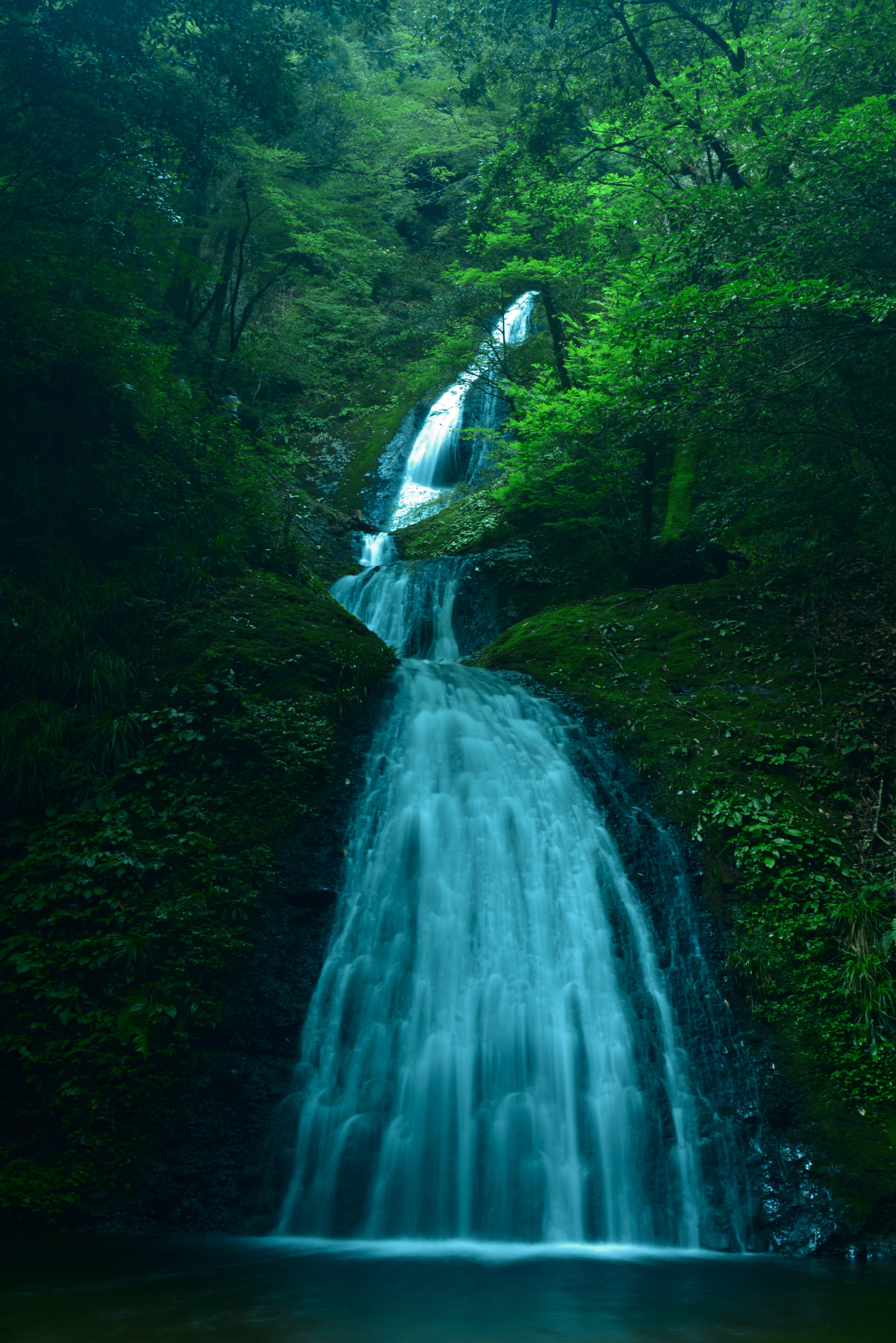 Nikon D750 + AF Zoom-Nikkor 28-70mm f/3.5-4.5D sample photo. Waterfall photography