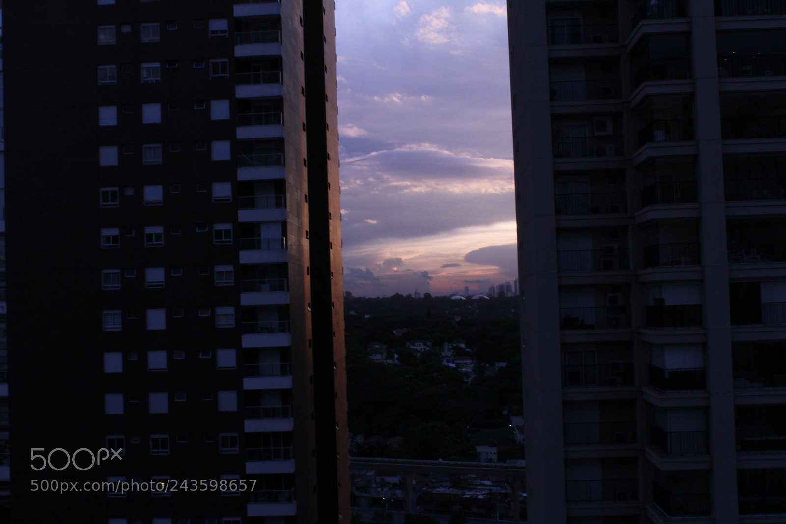 Canon EOS 1200D (EOS Rebel T5 / EOS Kiss X70 / EOS Hi) sample photo. Urban sunset photography