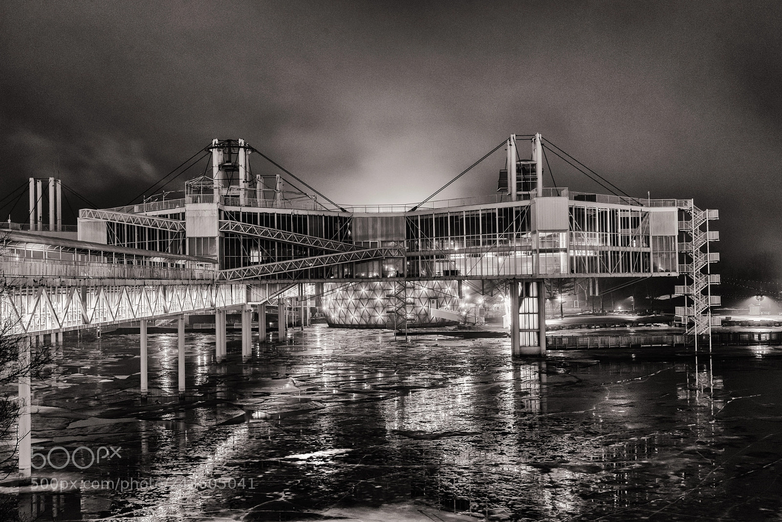 Nikon D810 sample photo. Foggy morning, ontario place photography