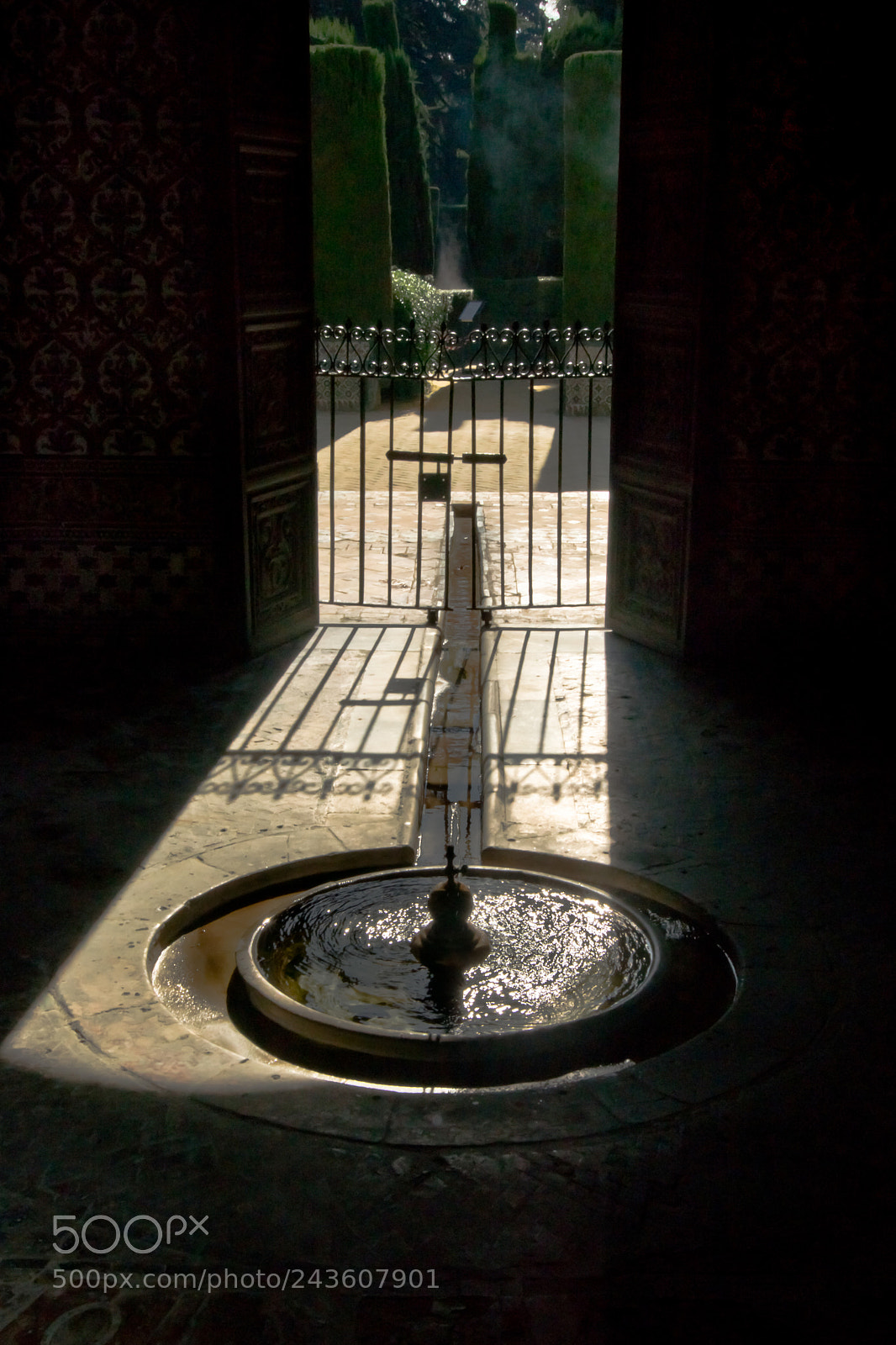 Sony SLT-A65 (SLT-A65V) sample photo. Miniature fountain photography