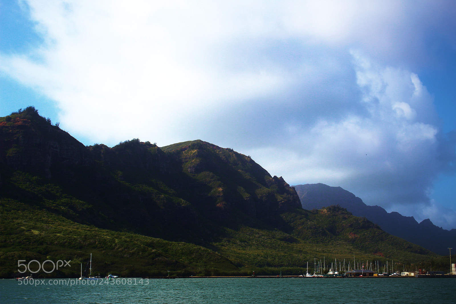 Canon EOS 1300D (EOS Rebel T6 / EOS Kiss X80) sample photo. Harbor with a view photography