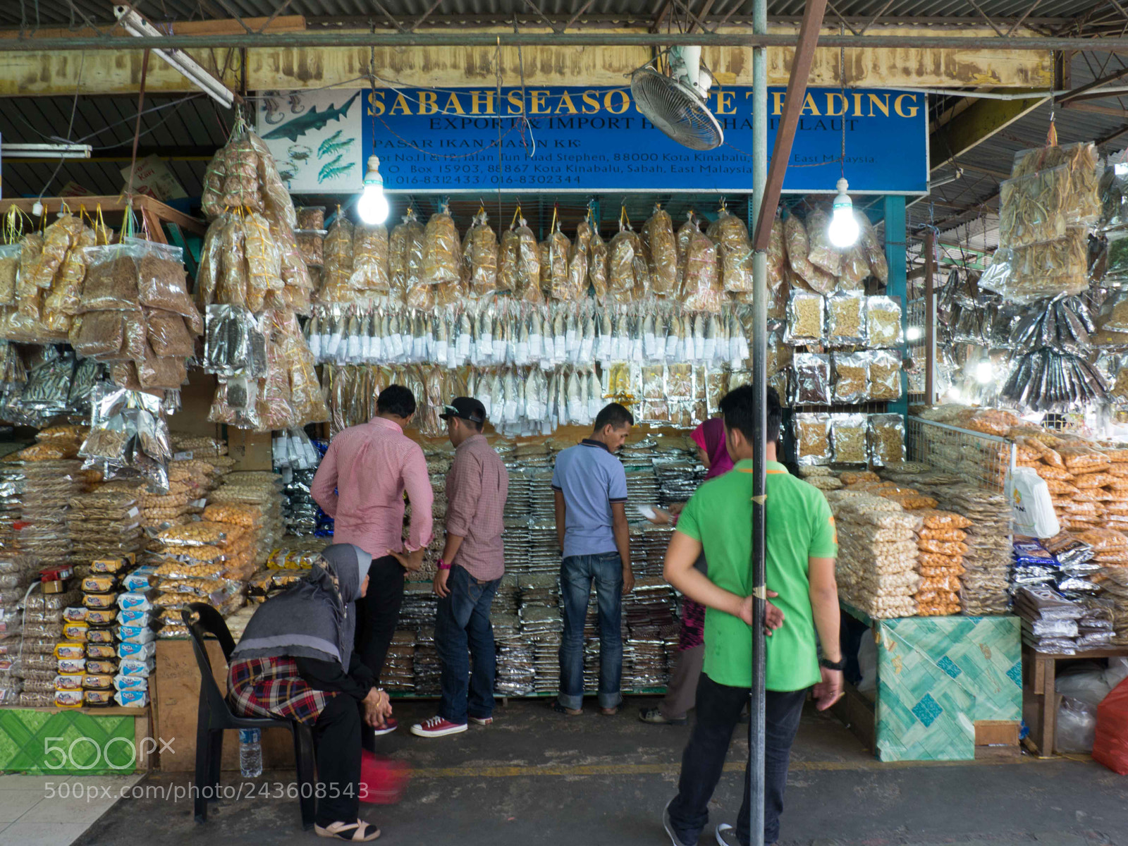 Olympus OM-D E-M10 sample photo. Men buying food at photography
