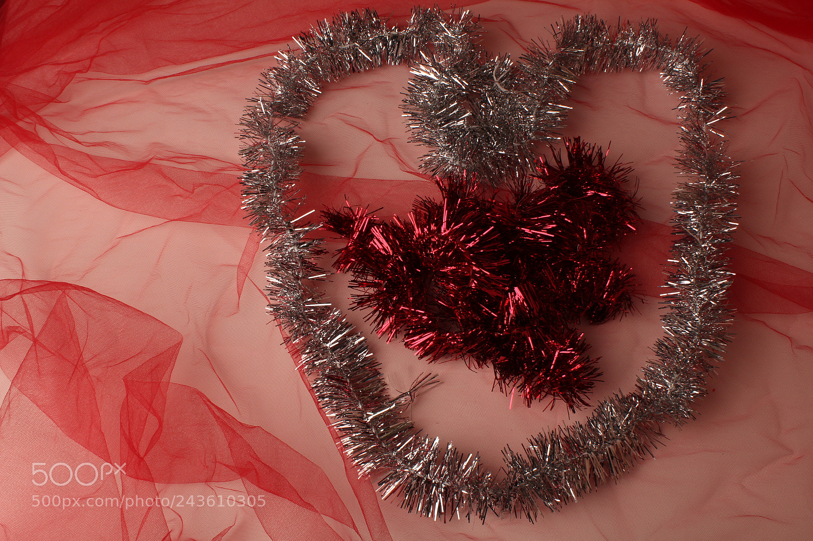 Canon EOS 1200D (EOS Rebel T5 / EOS Kiss X70 / EOS Hi) sample photo. Red lines and tinsel photography