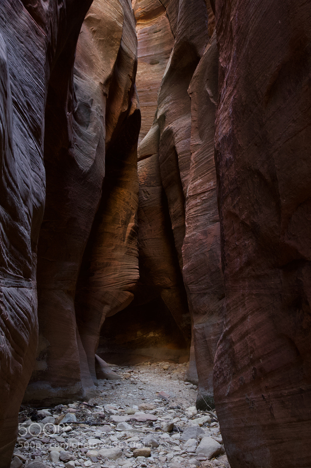 Canon EOS 100D (EOS Rebel SL1 / EOS Kiss X7) sample photo. Stone hallway photography