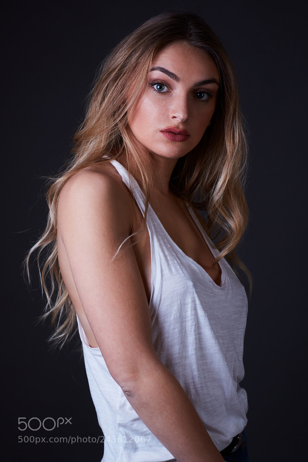 Canon EOS 5DS R sample photo. Anne en debardeur blanc photography