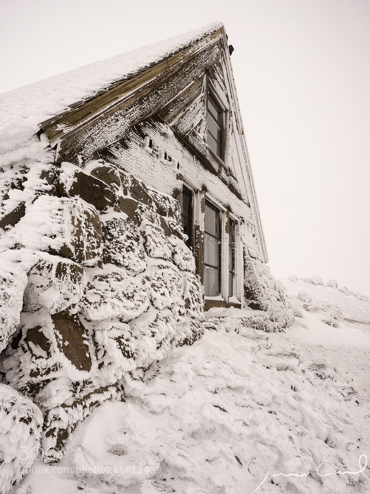 Olympus OM-D E-M1 Mark II sample photo. Snowy hut in the photography